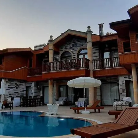 Stunning 10 Bedroom In فندق داليان