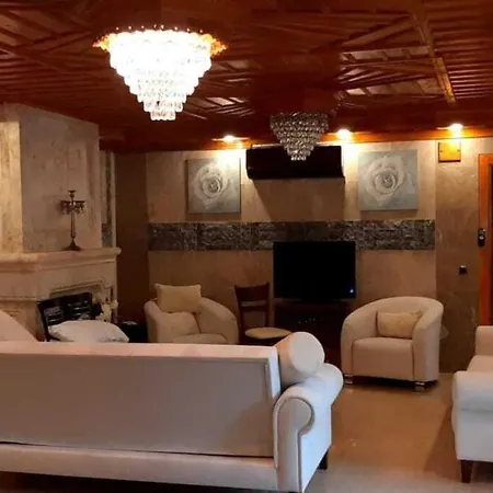 Stunning 10 Bedroom In فندق 4*